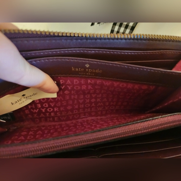 KATE SPADE NY BIXBY PLACE BURGUNDY FINE RIBBED PATENT LEATHER WALLET-EUC 8×4 - Picture 8 of 10